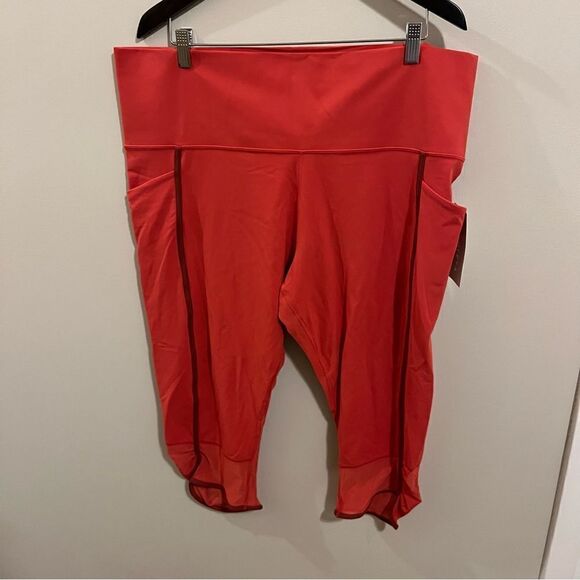 Athleta Salutation Stash Pocket II Capri - Picture 1 of 13